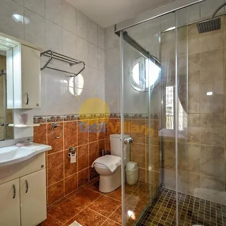 Luxury With A Pool Πανσιόν Μαρμαρίς